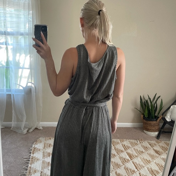 High Quality Jumpsuit - Picture 3 of 7